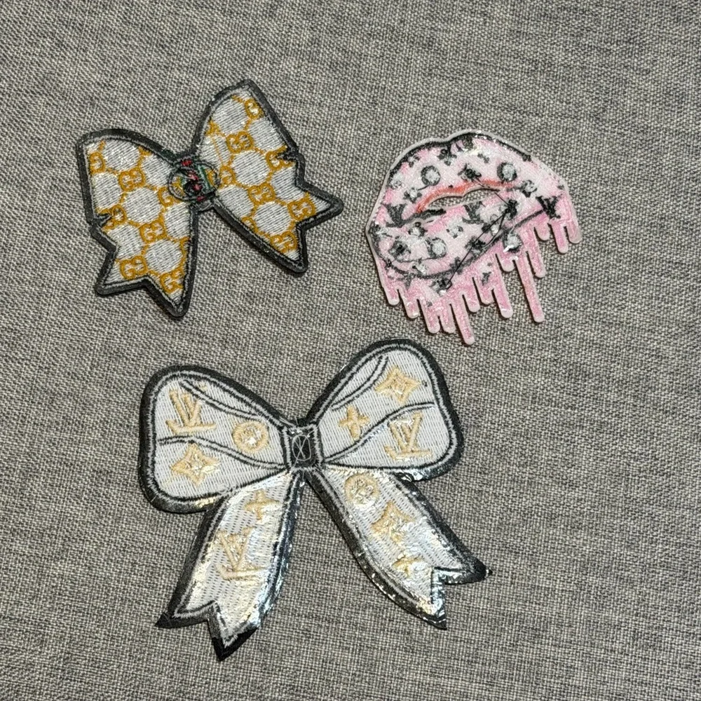 3 iron on patches - Picture 2 of 2